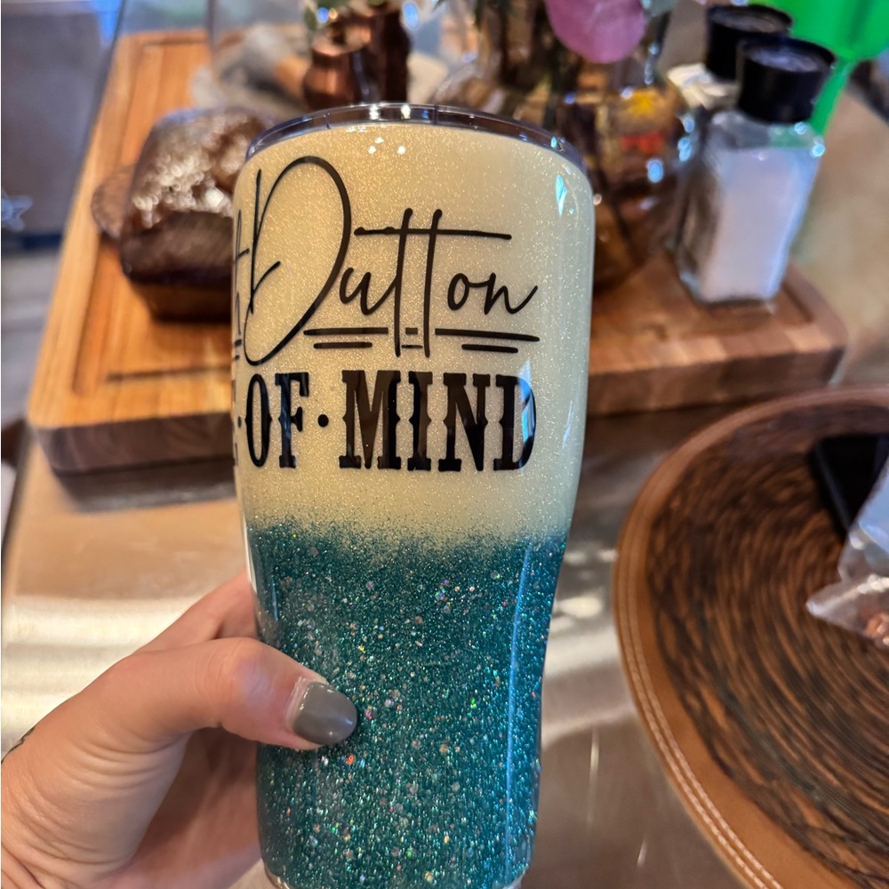 30oz Yellowstone “Beth Dutton” Glitter Ombre Tumbler - Picture 3 of 5